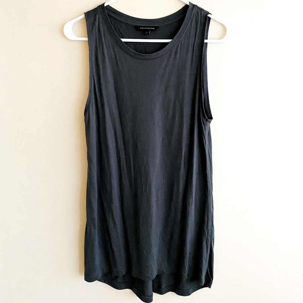 NWOT Banana Republic Hi/Low Hem Muscle Tank, Small